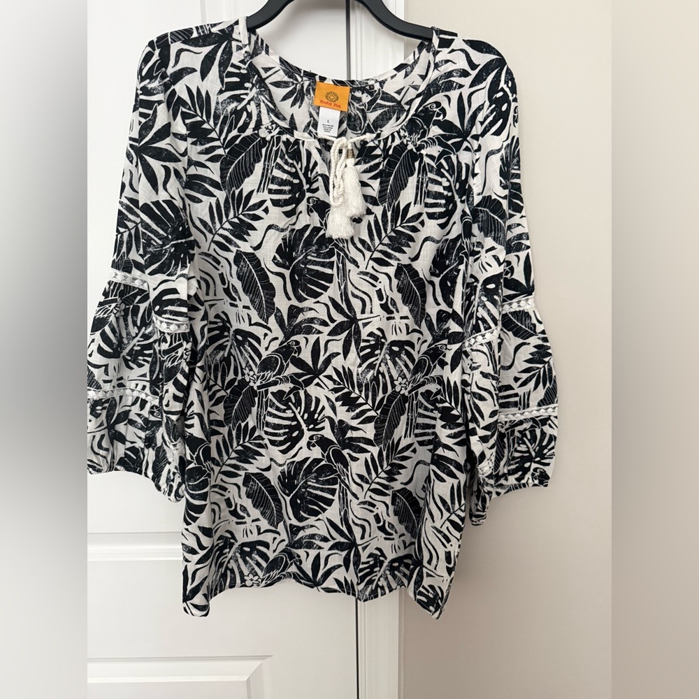 Ruby Rd. Black and White Leaf Pattern Blouse